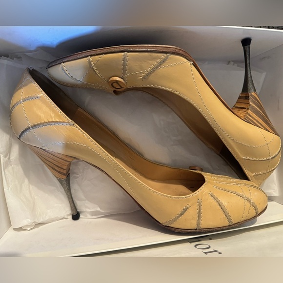 Dior Stitch Escarpin10
Beige Claire sz40 - Picture 3 of 12